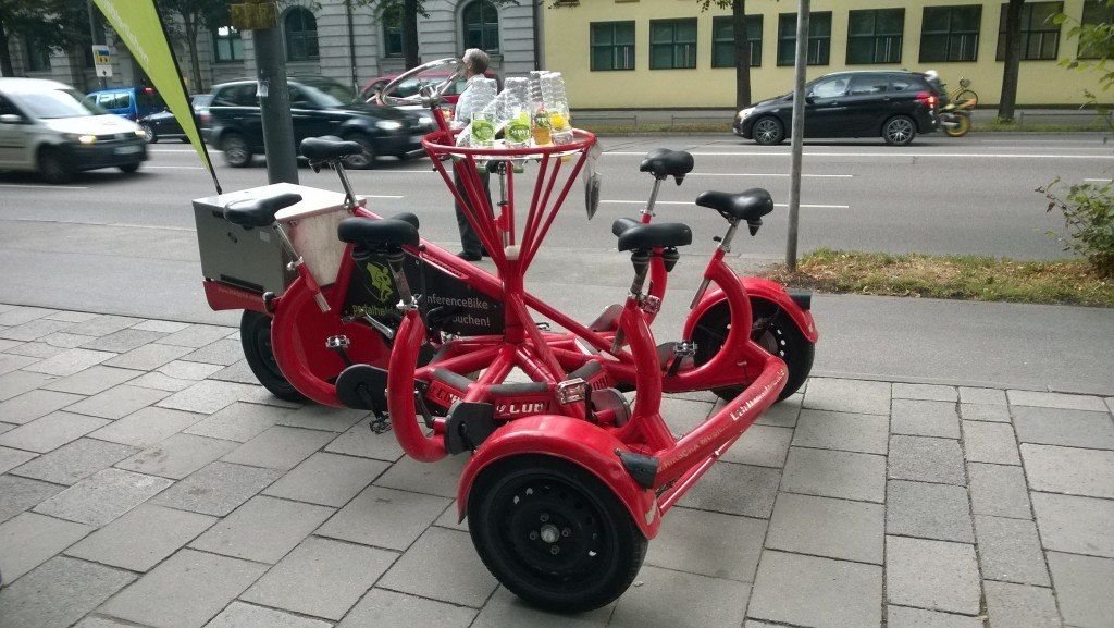 Bicicleta de 7 plazas roja