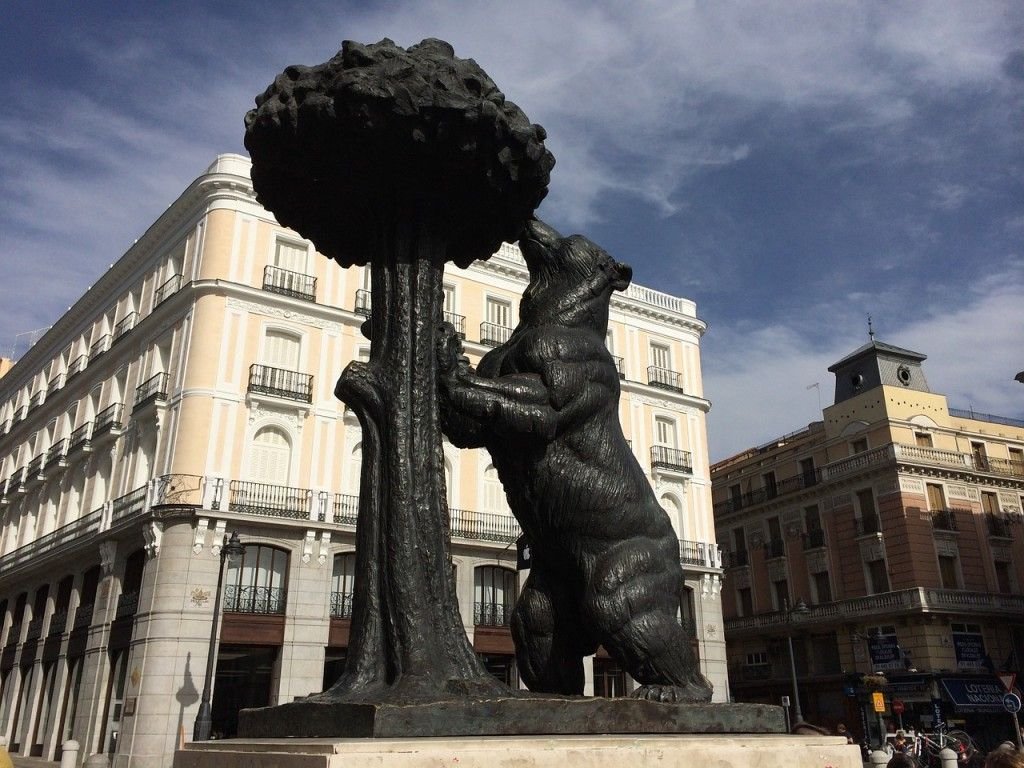 La estatua del oso y del madroño 